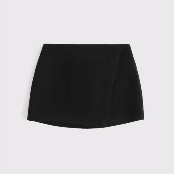 The A&F Scarlett Wrap Mini Skort - Picture 2 of 3
